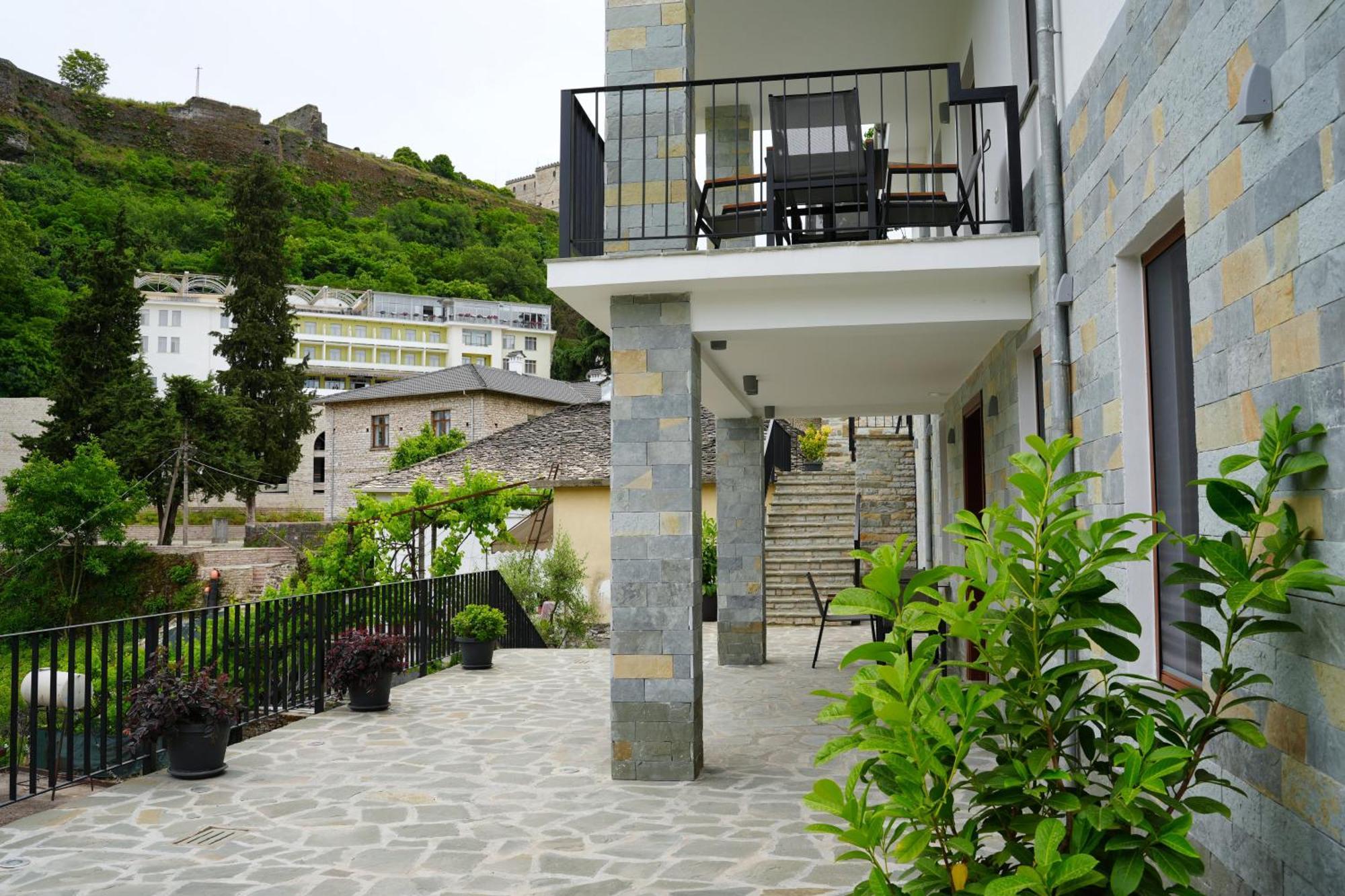 Castlefront Villa Gjirokastër Buitenkant foto
