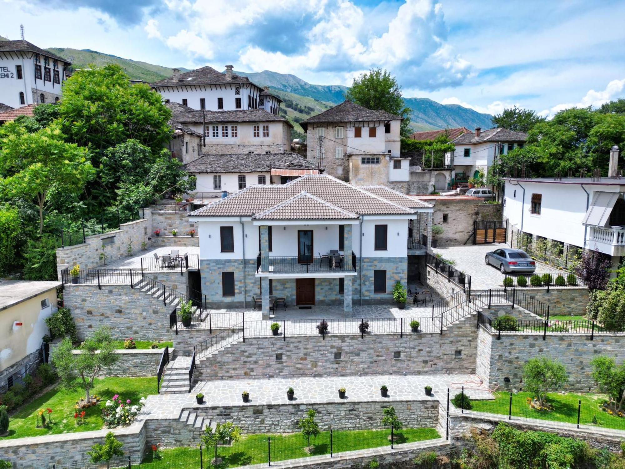 Castlefront Villa Gjirokastër Buitenkant foto