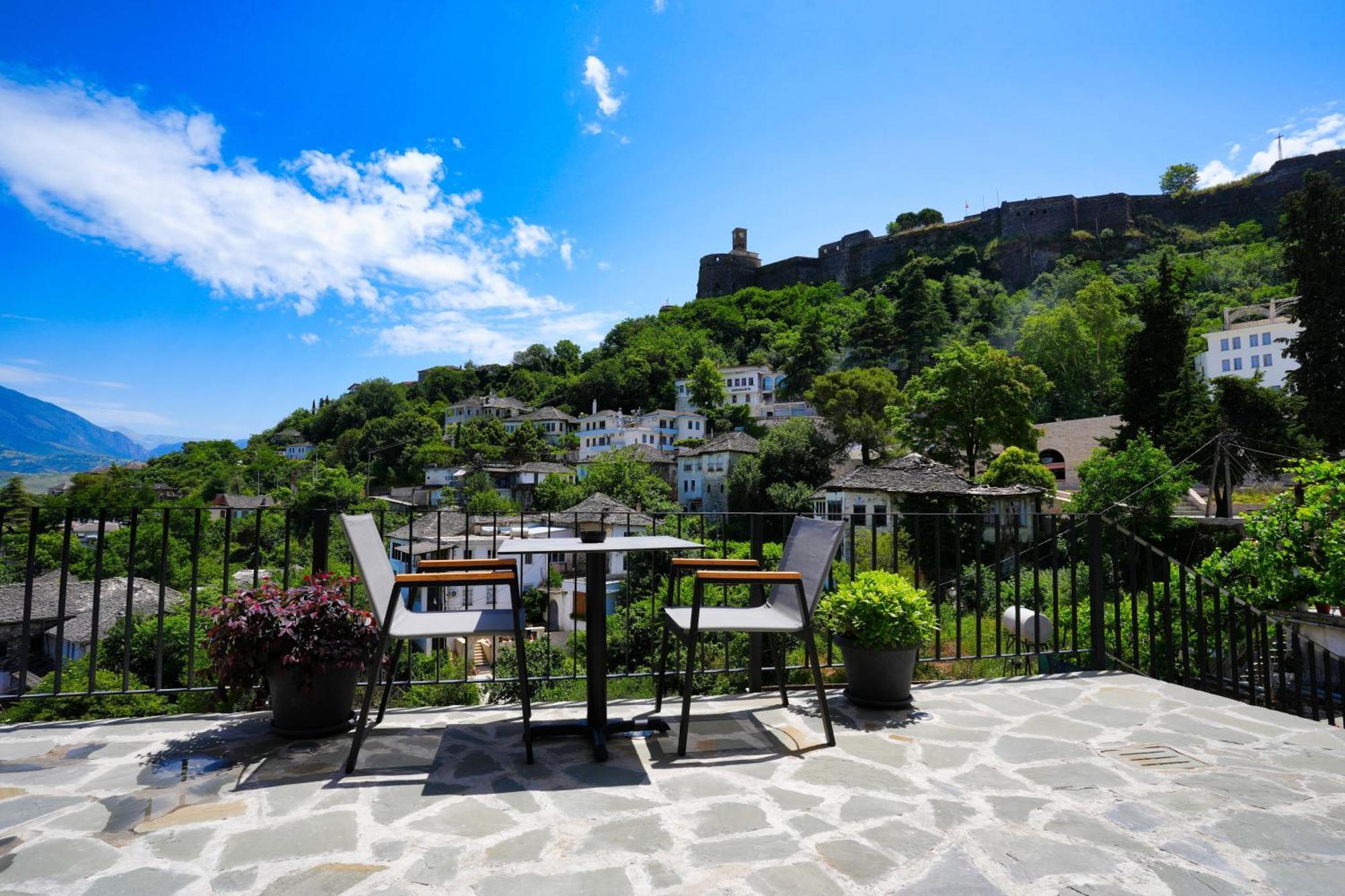 Castlefront Villa Gjirokastër Buitenkant foto